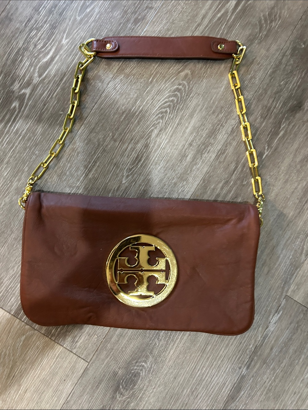 Designer logoChestnut Leather Shoulder Bag with Gold Logo